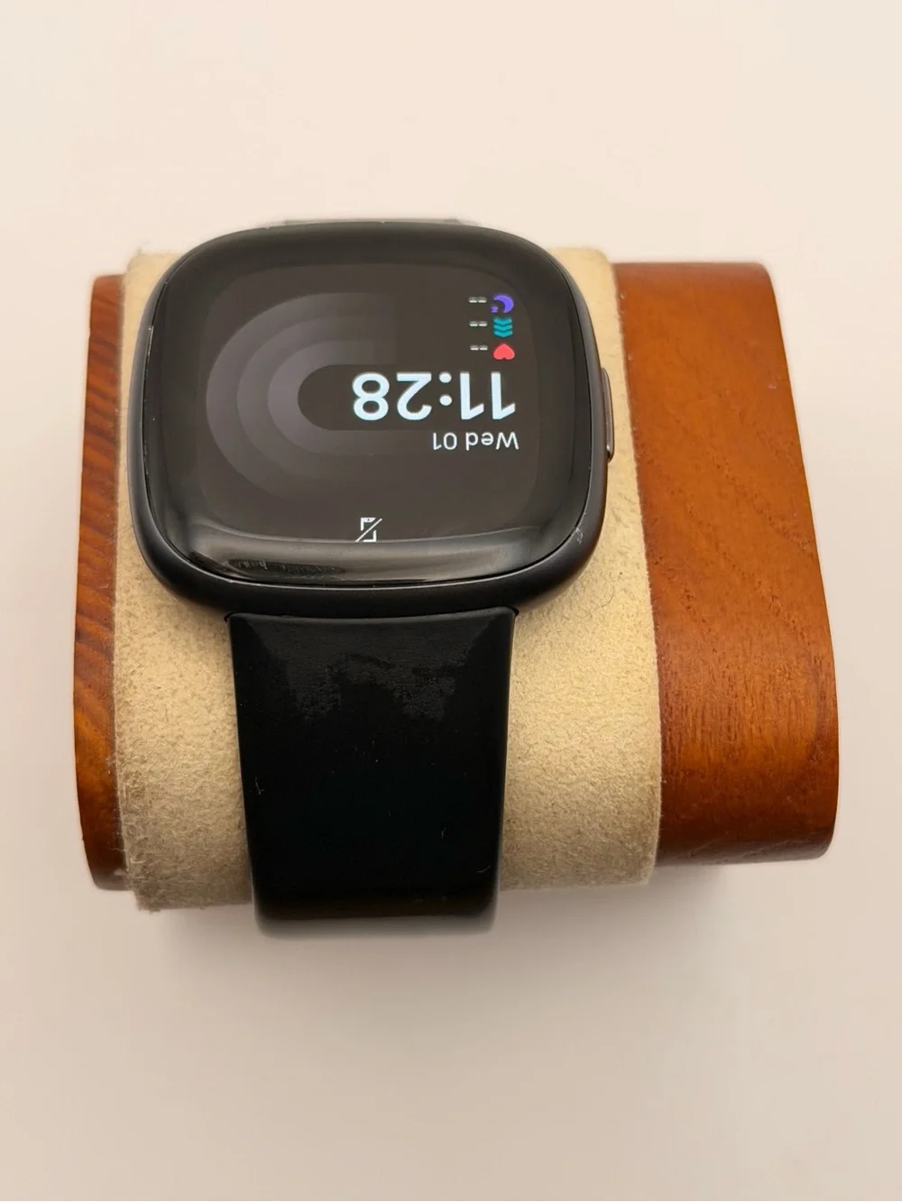 Fitbit Versa 4, Tested, Very Good, Charger Included, Black, Smartwatch